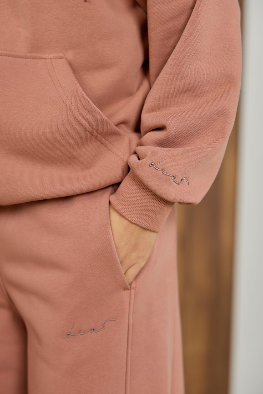 Жіноча кофта на замку з капюшоном оверсайз на блискавці