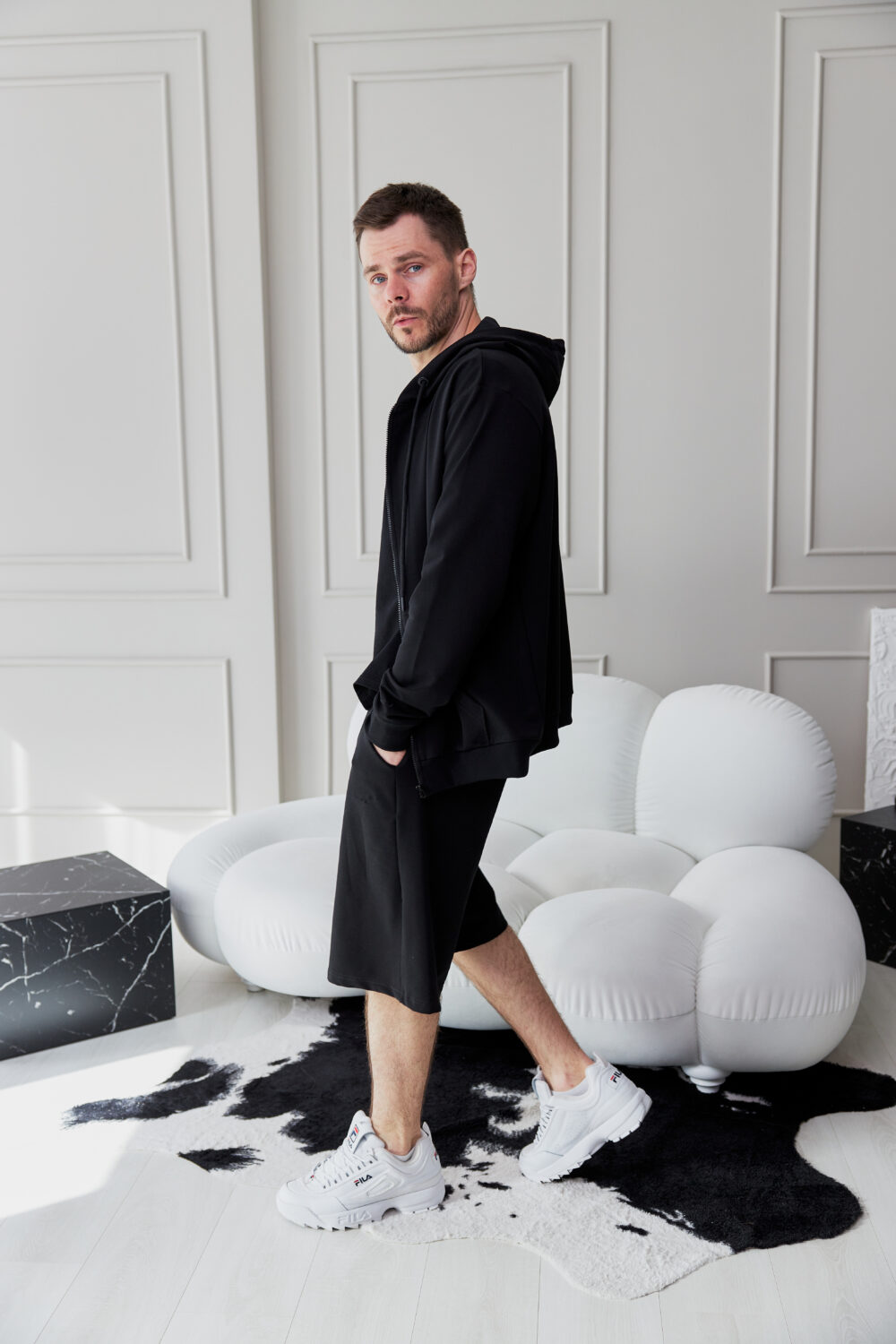 Чоловічі спортивні шорти прямого крою з трикотажу