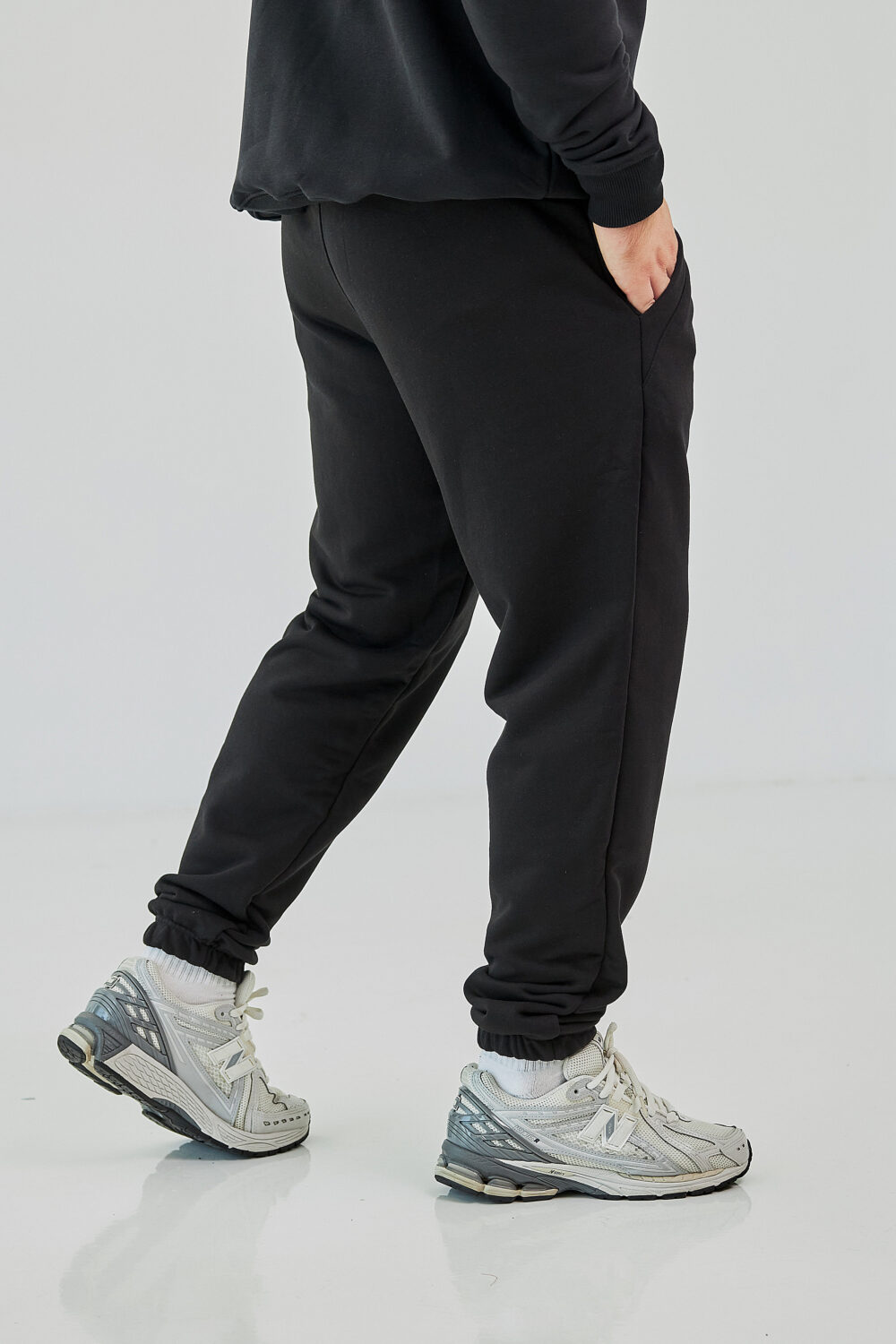 Чоловічі спортивні штани з манжетами та комфортною посадкою