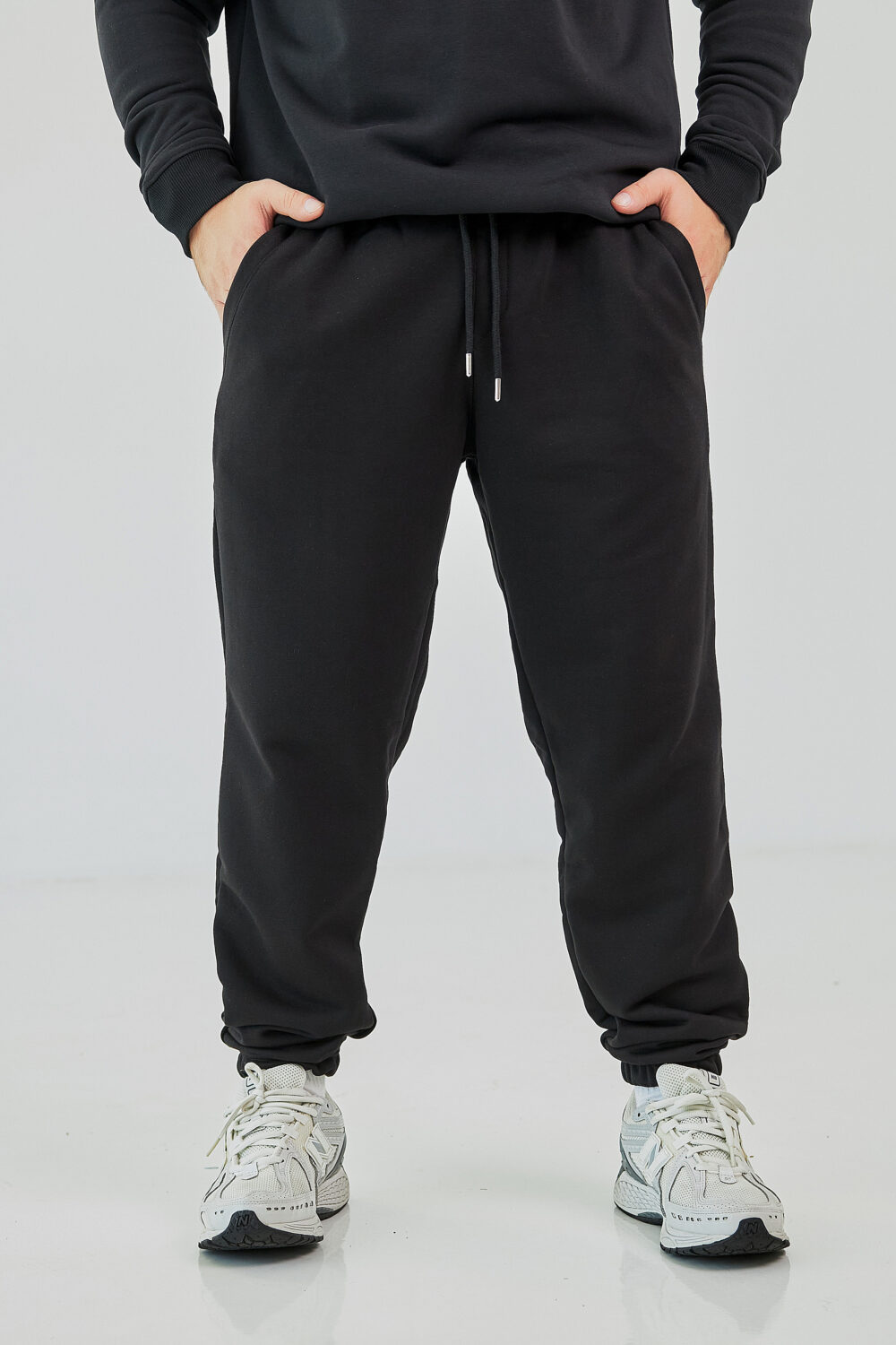 Чоловічі спортивні штани з манжетами та комфортною посадкою