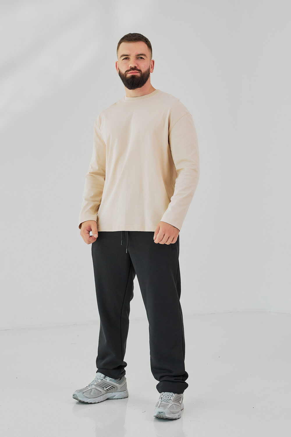 Чоловічі спортивні штани прямого крою з щільної трикотажної тканини