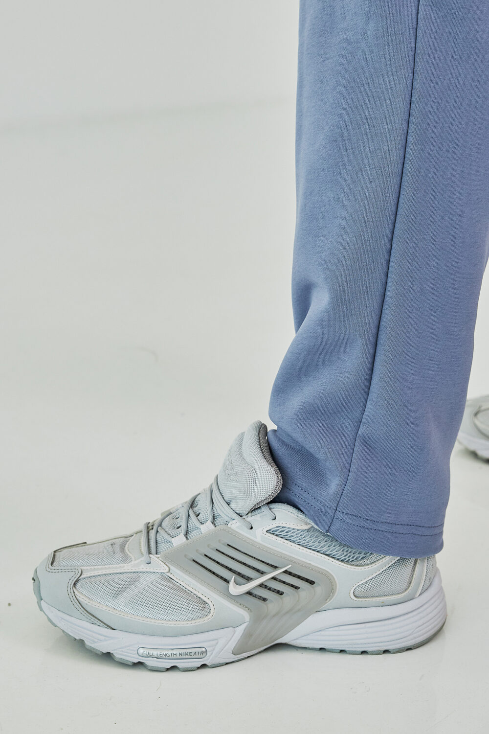 Чоловічі спортивні штани прямого крою з щільної трикотажної тканини