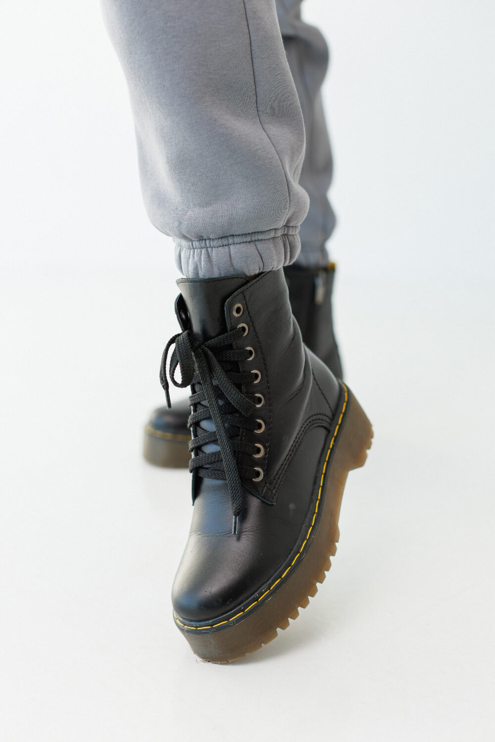 Жіночі штани джогери утеплені з високою посадкою та манжетами