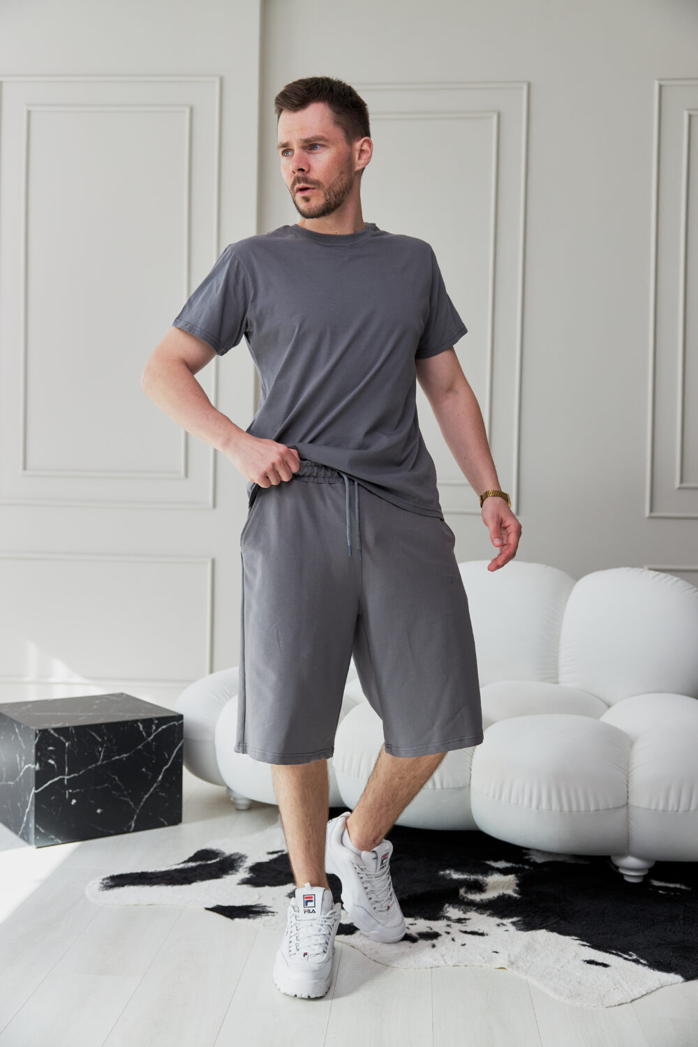 Чоловічі спортивні шорти прямого крою з трикотажу