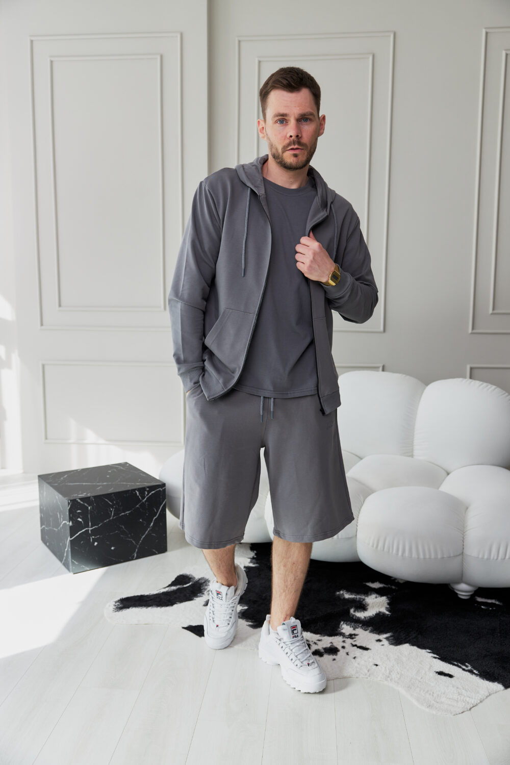 Чоловічі спортивні шорти прямого крою з трикотажу