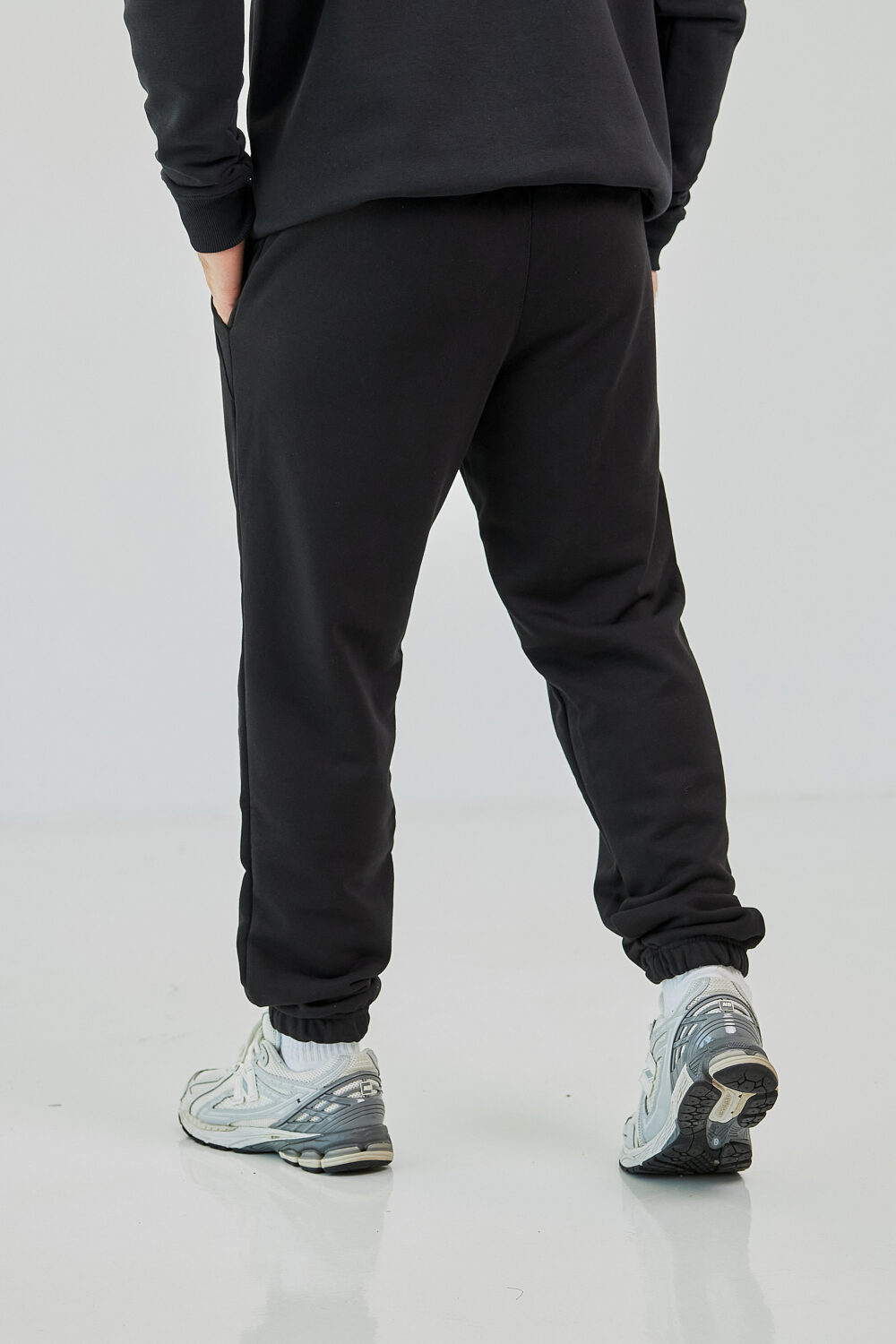 Чоловічі спортивні штани з манжетами та комфортною посадкою