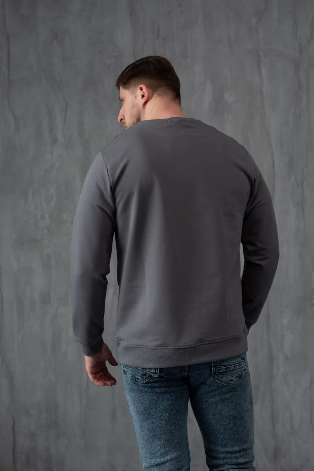 Чоловічий світшот з м’якого трикотажу у базовому стилі