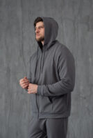 Чоловіча кофта на блискавці з капюшоном — легка та універсальна