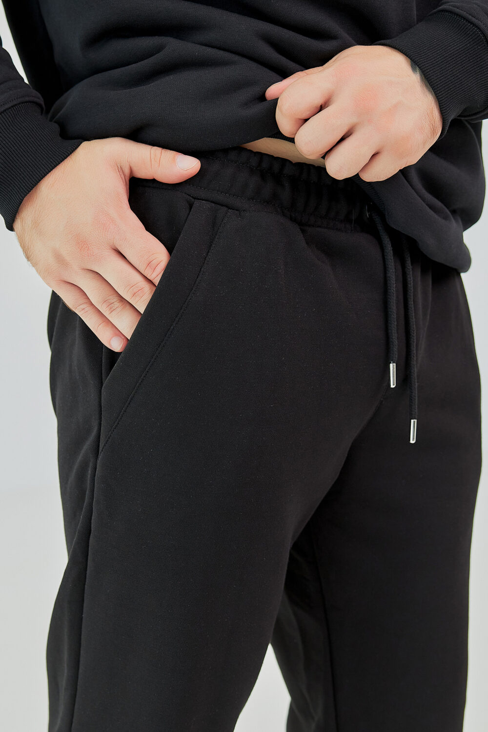 Чоловічі спортивні штани з манжетами та комфортною посадкою