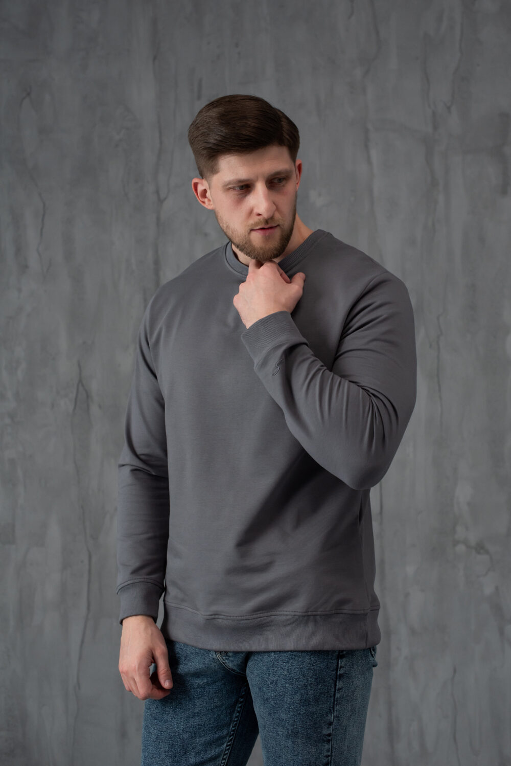 Чоловічий світшот з м’якого трикотажу у базовому стилі