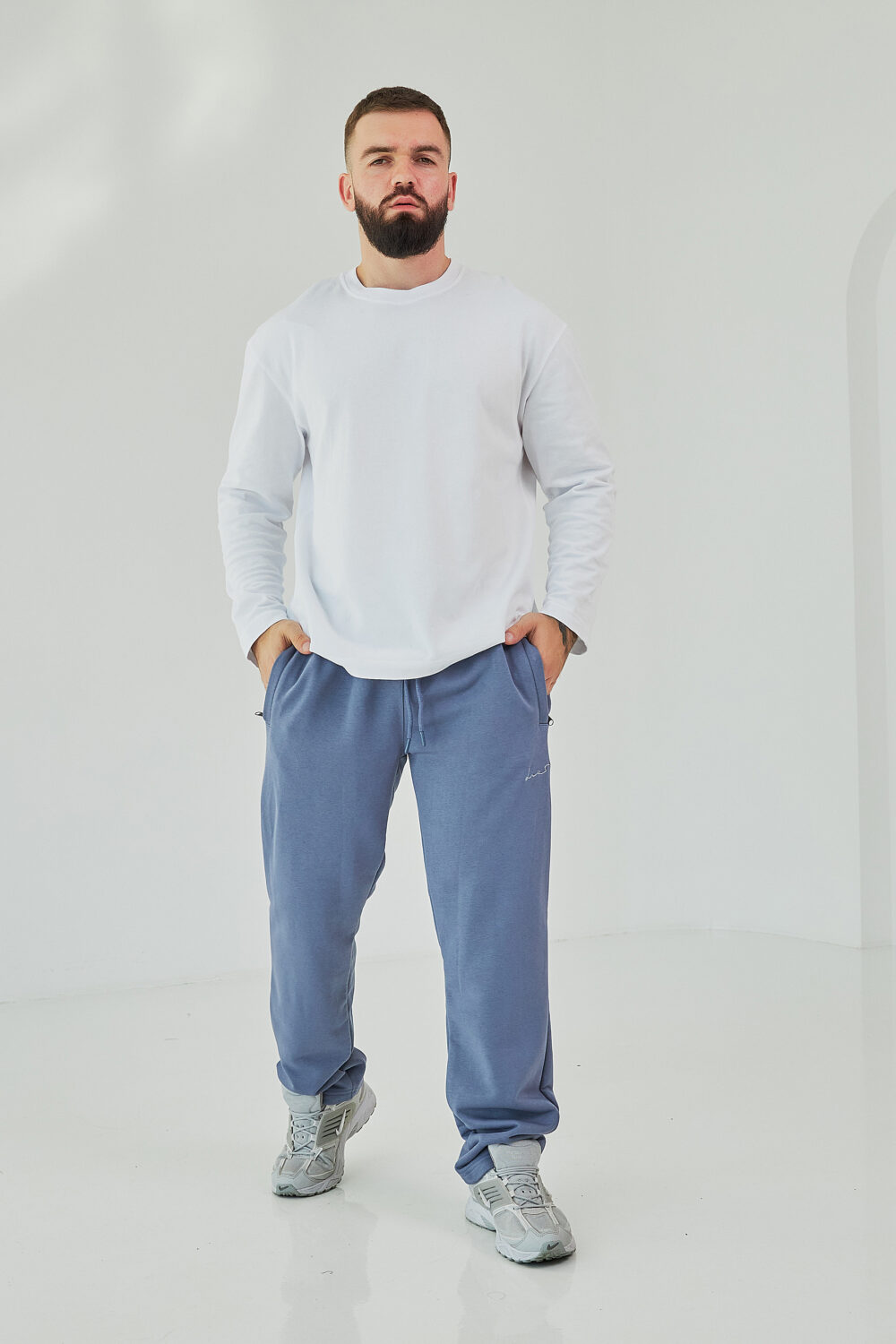 Чоловічі спортивні штани прямого крою з щільної трикотажної тканини