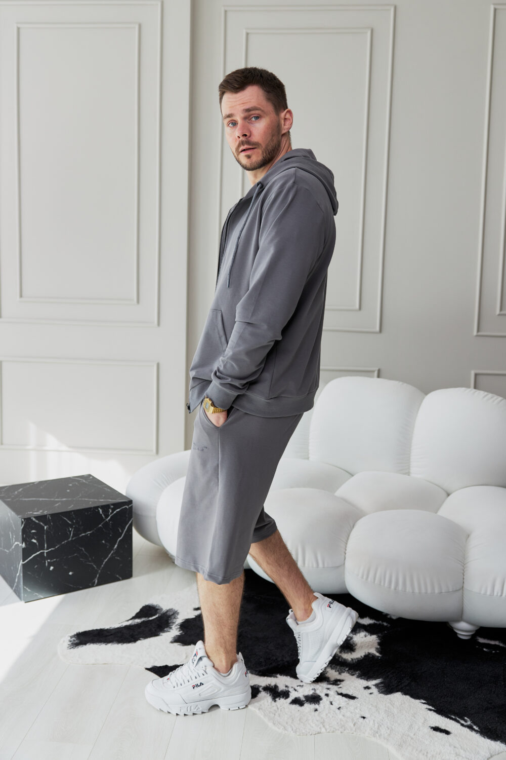 Чоловічі спортивні шорти прямого крою з трикотажу