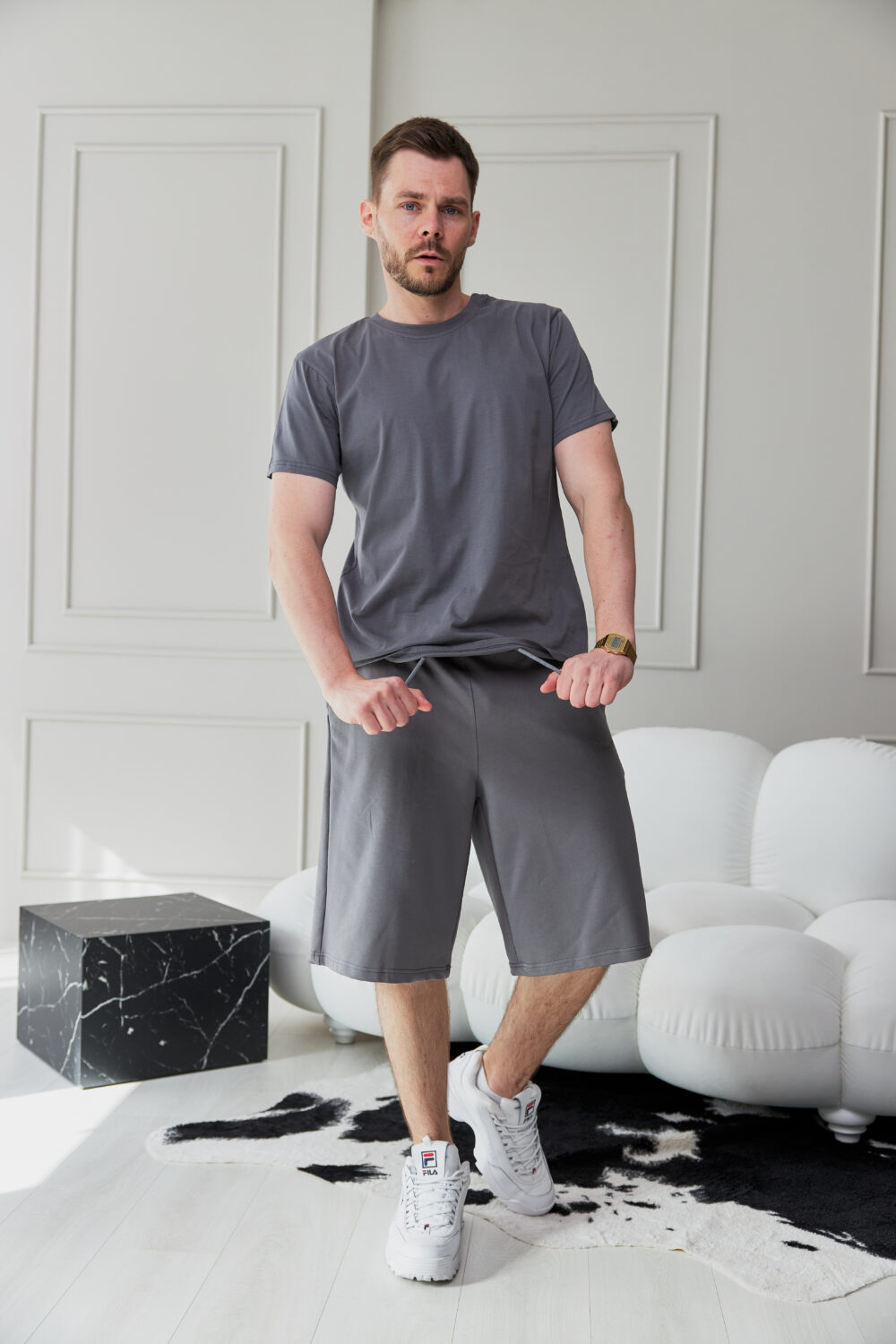 Чоловічі спортивні шорти прямого крою з трикотажу