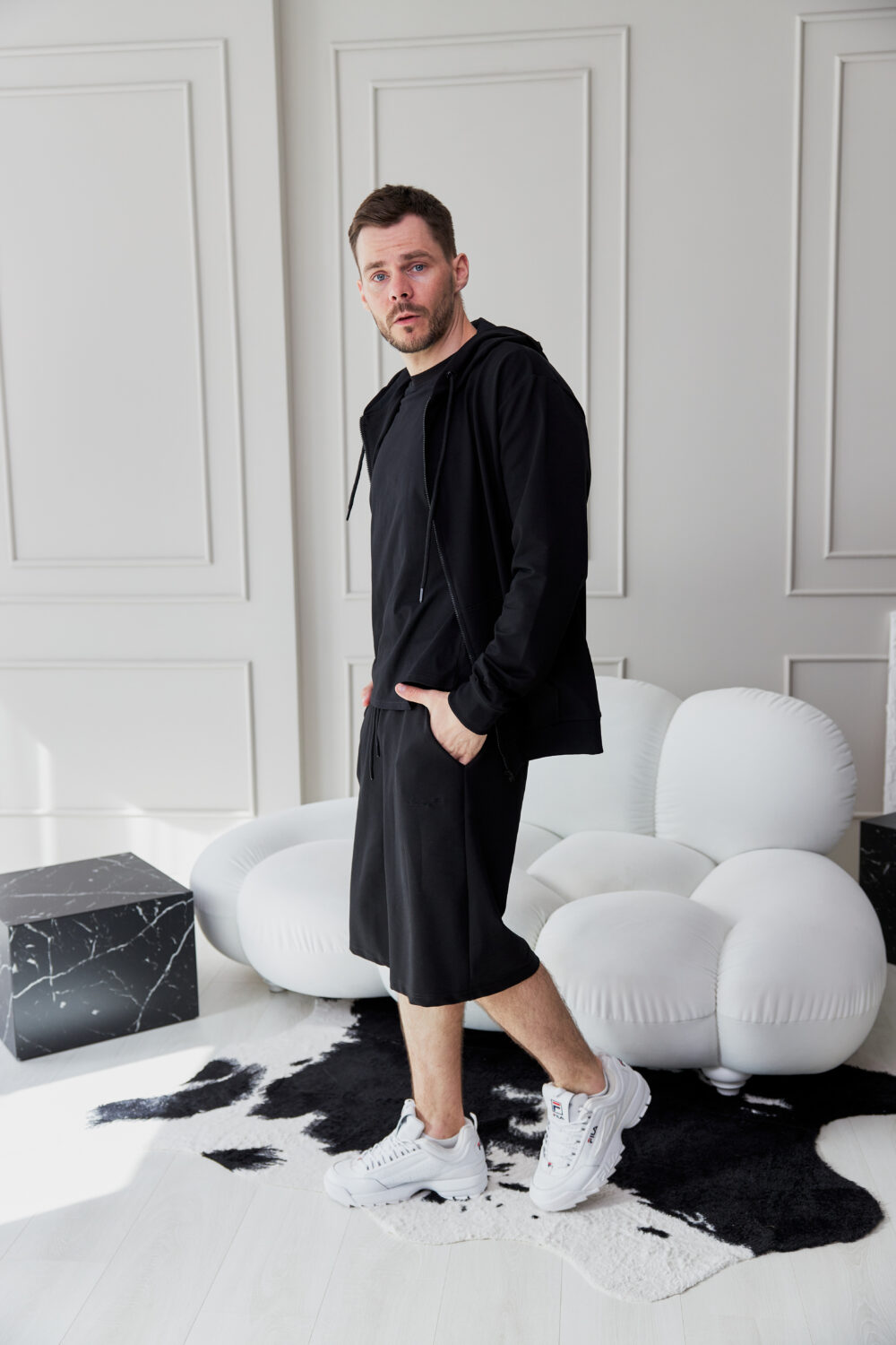 Чоловічі спортивні шорти прямого крою з трикотажу