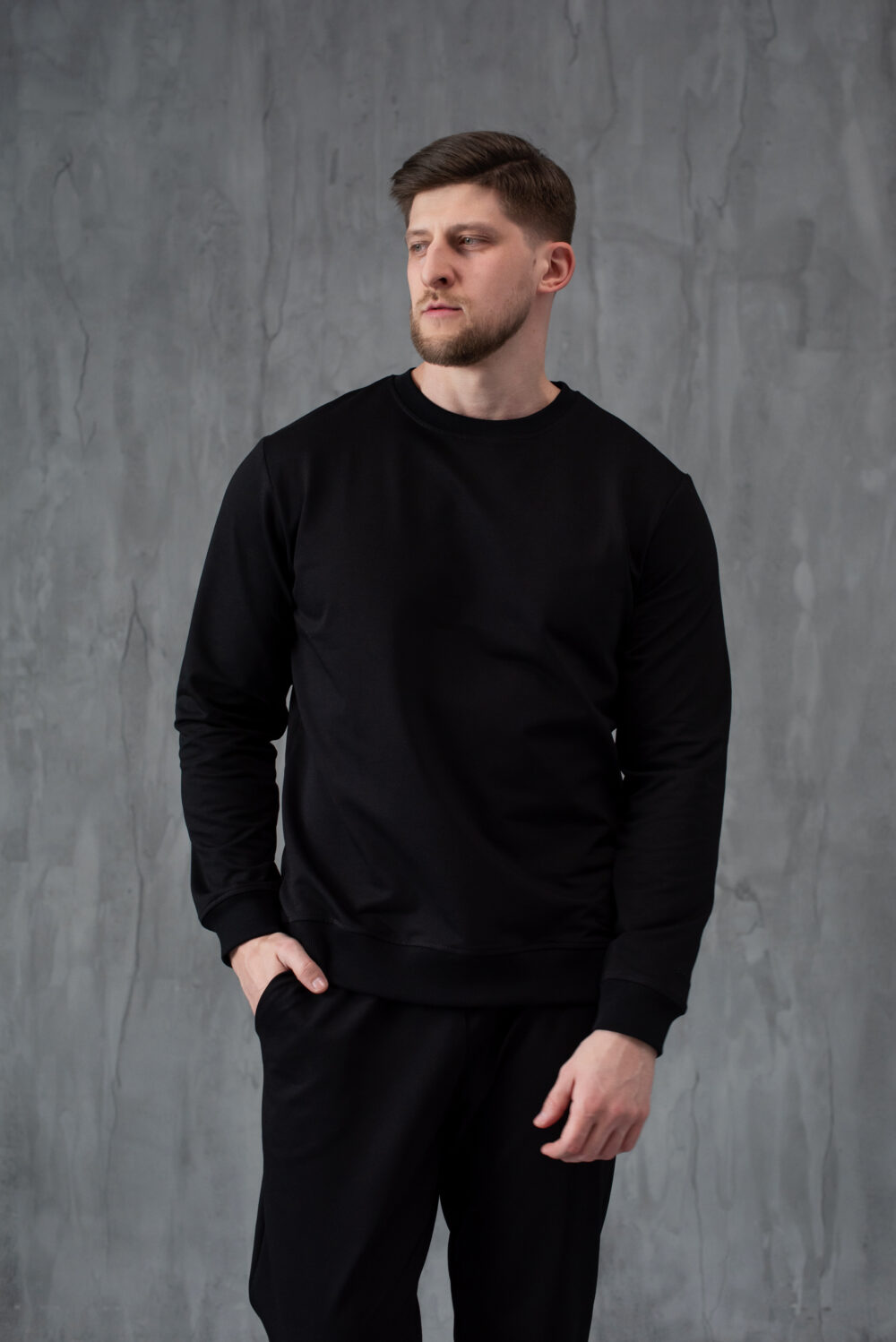 Чоловічий світшот з м’якого трикотажу у базовому стилі