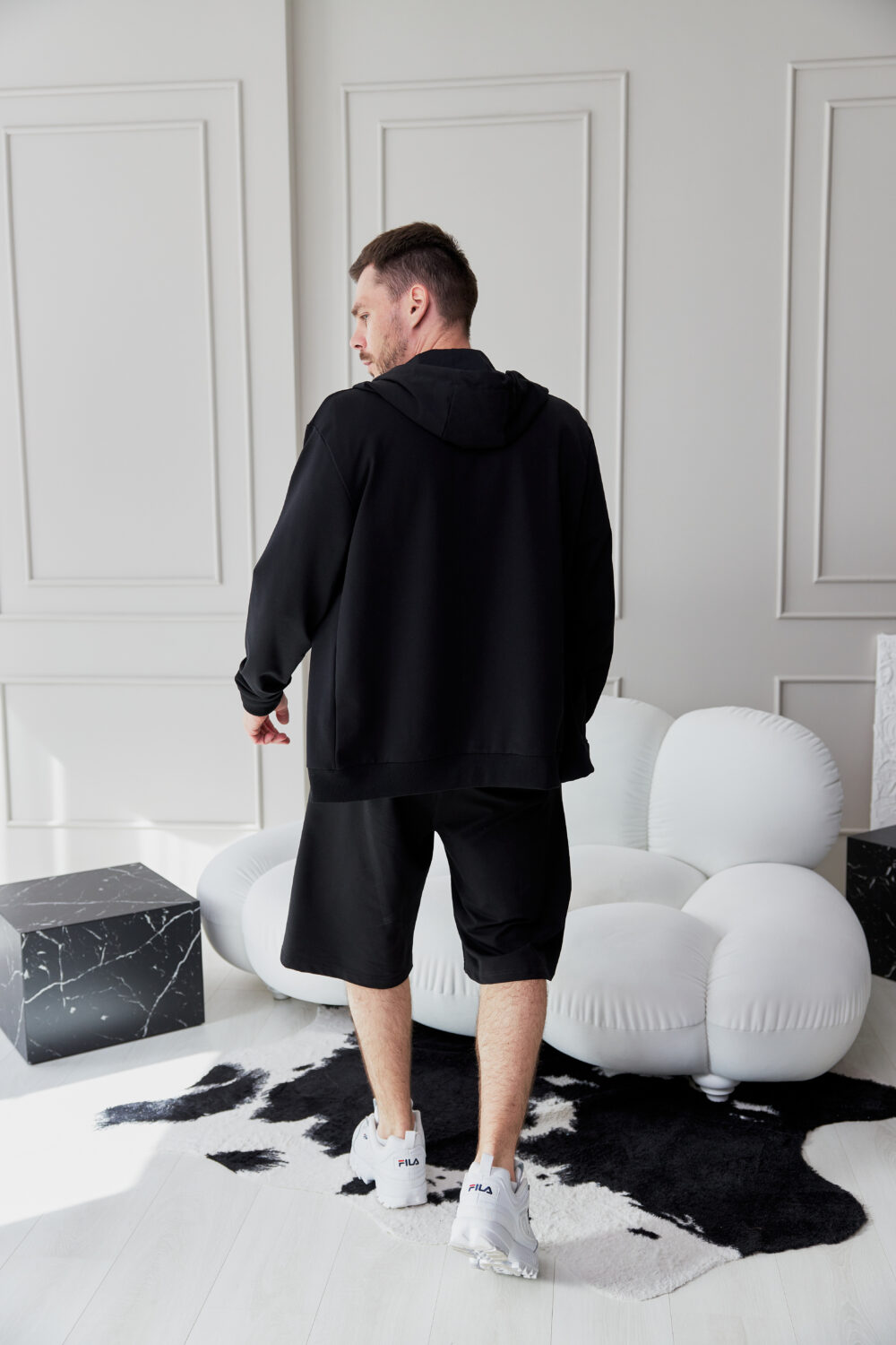 Чоловічі спортивні шорти прямого крою з трикотажу