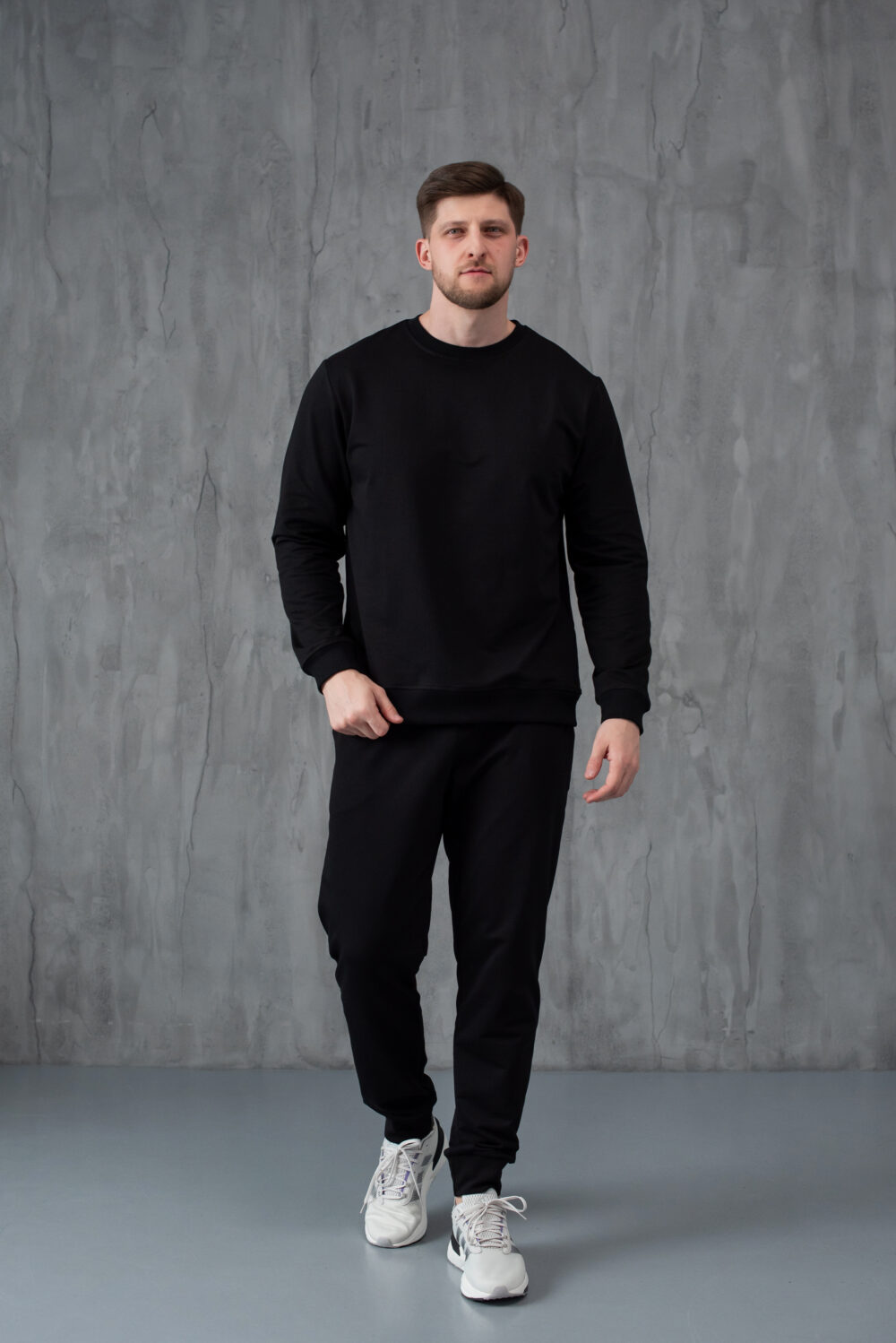 Чоловічий світшот з м’якого трикотажу у базовому стилі