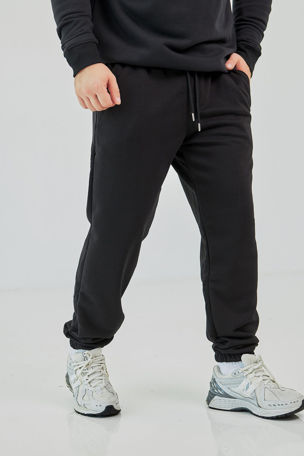 Чоловічі спортивні штани з манжетами та комфортною посадкою