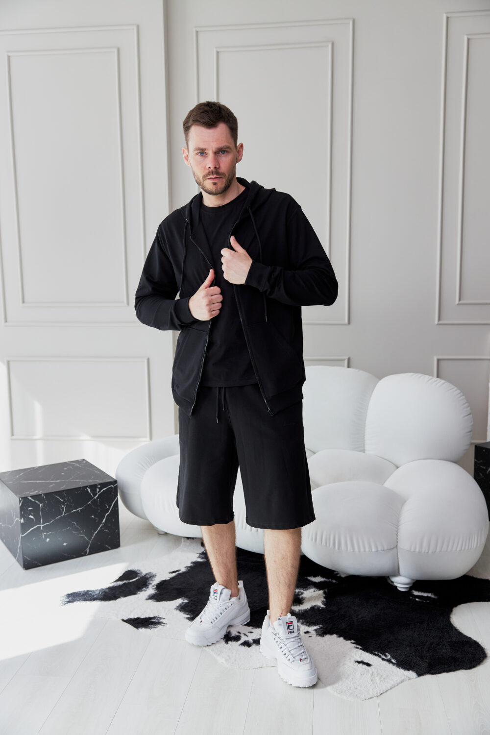 Чоловічі спортивні шорти прямого крою з трикотажу