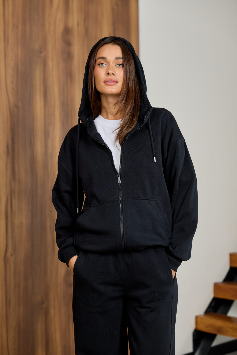 Жіноча кофта на замку з капюшоном оверсайз на блискавці