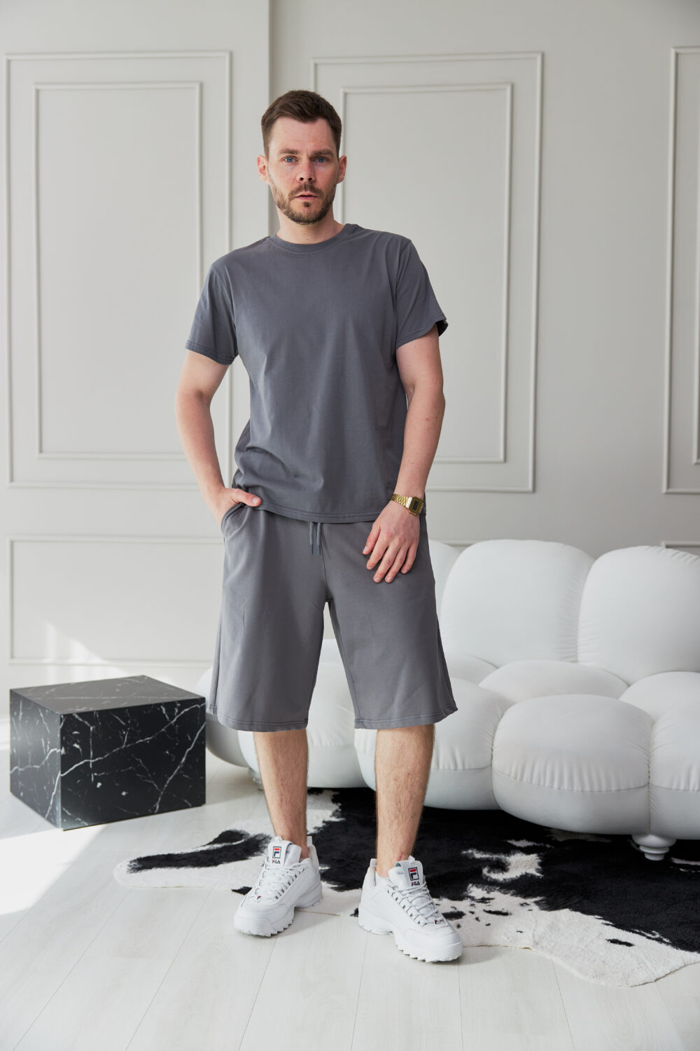 Чоловічі спортивні шорти прямого крою з трикотажу