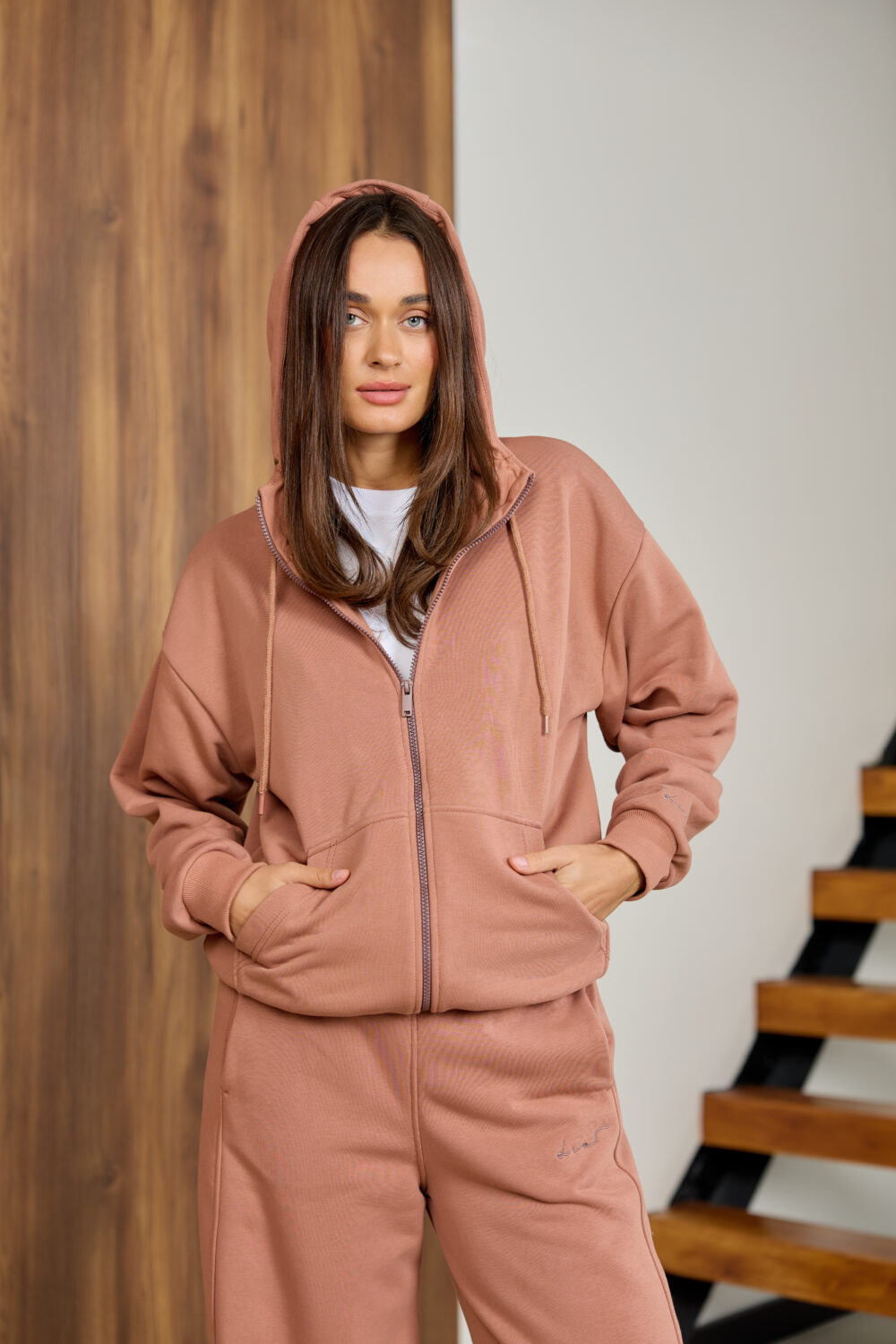 Жіноча кофта на замку з капюшоном оверсайз на блискавці