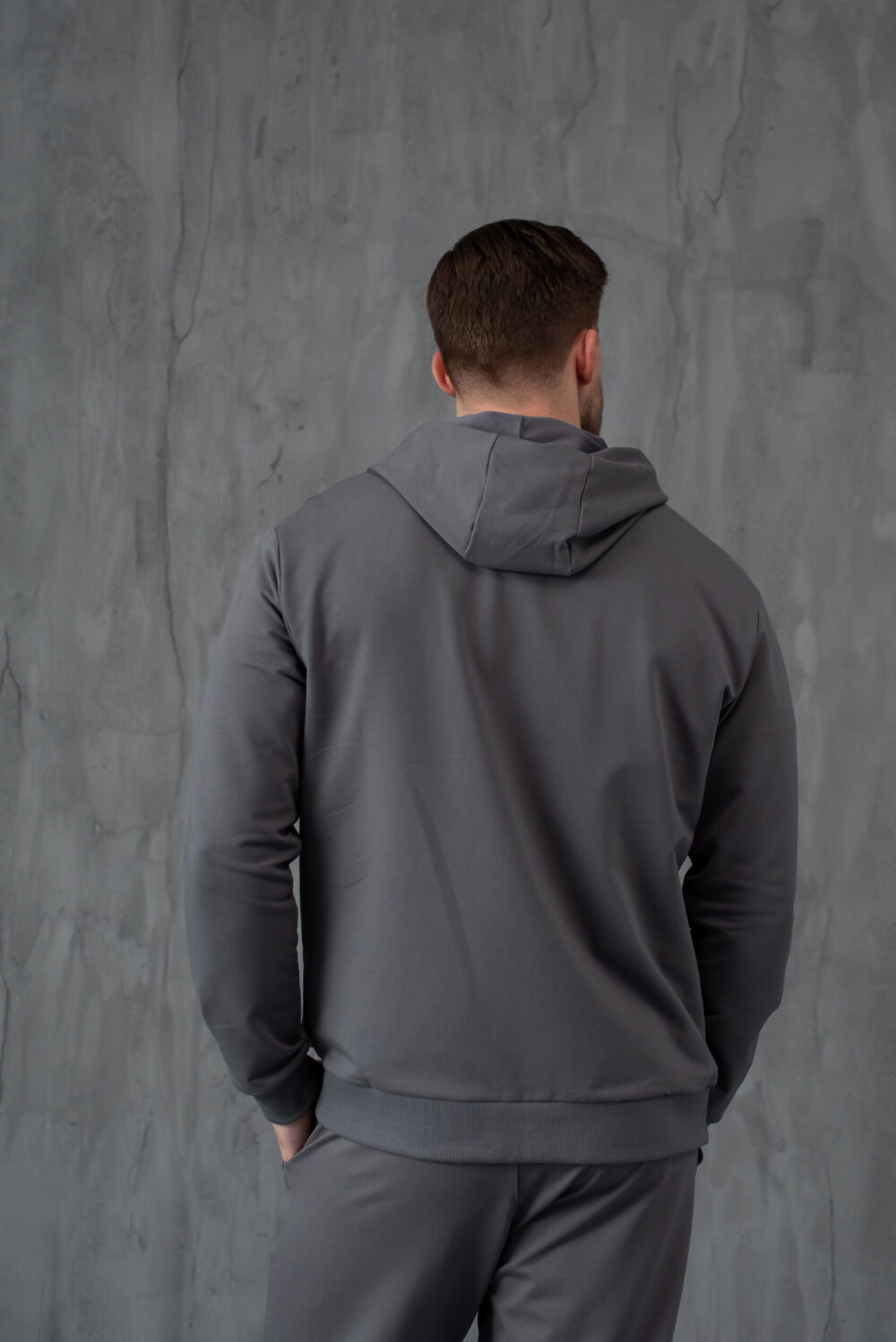 Чоловіча кофта на блискавці з капюшоном — легка та універсальна