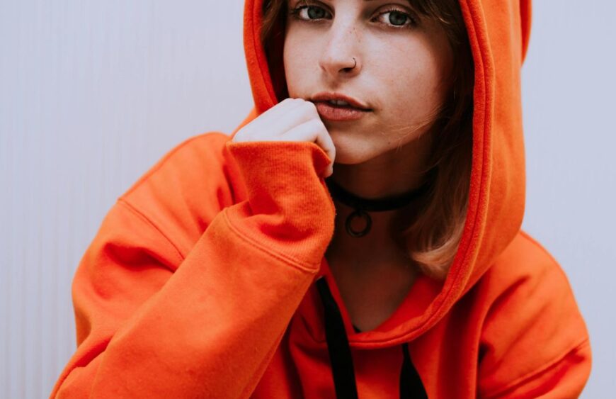 Тренди стріт-одягу 2025: які кольори й моделі найбільше продаються оптом