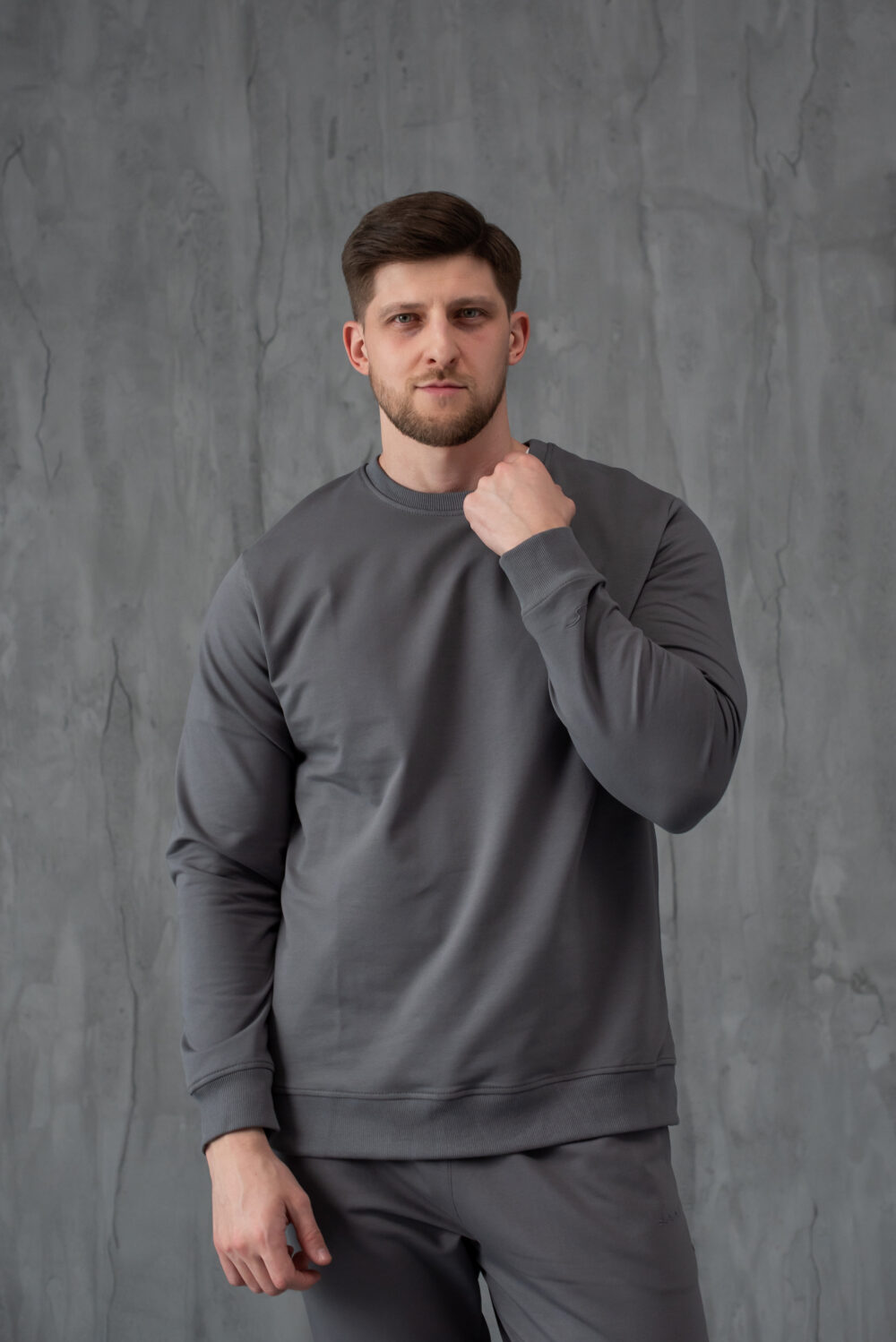 Чоловічий світшот з м’якого трикотажу у базовому стилі