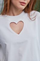 Жіноча футболка з вирізом “серце” — стильна базова модель