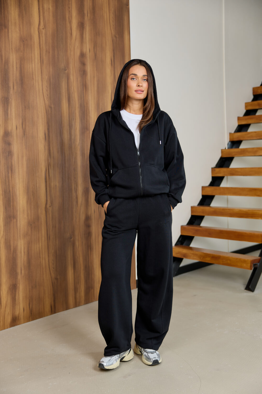 Жіноча кофта на замку з капюшоном оверсайз на блискавці