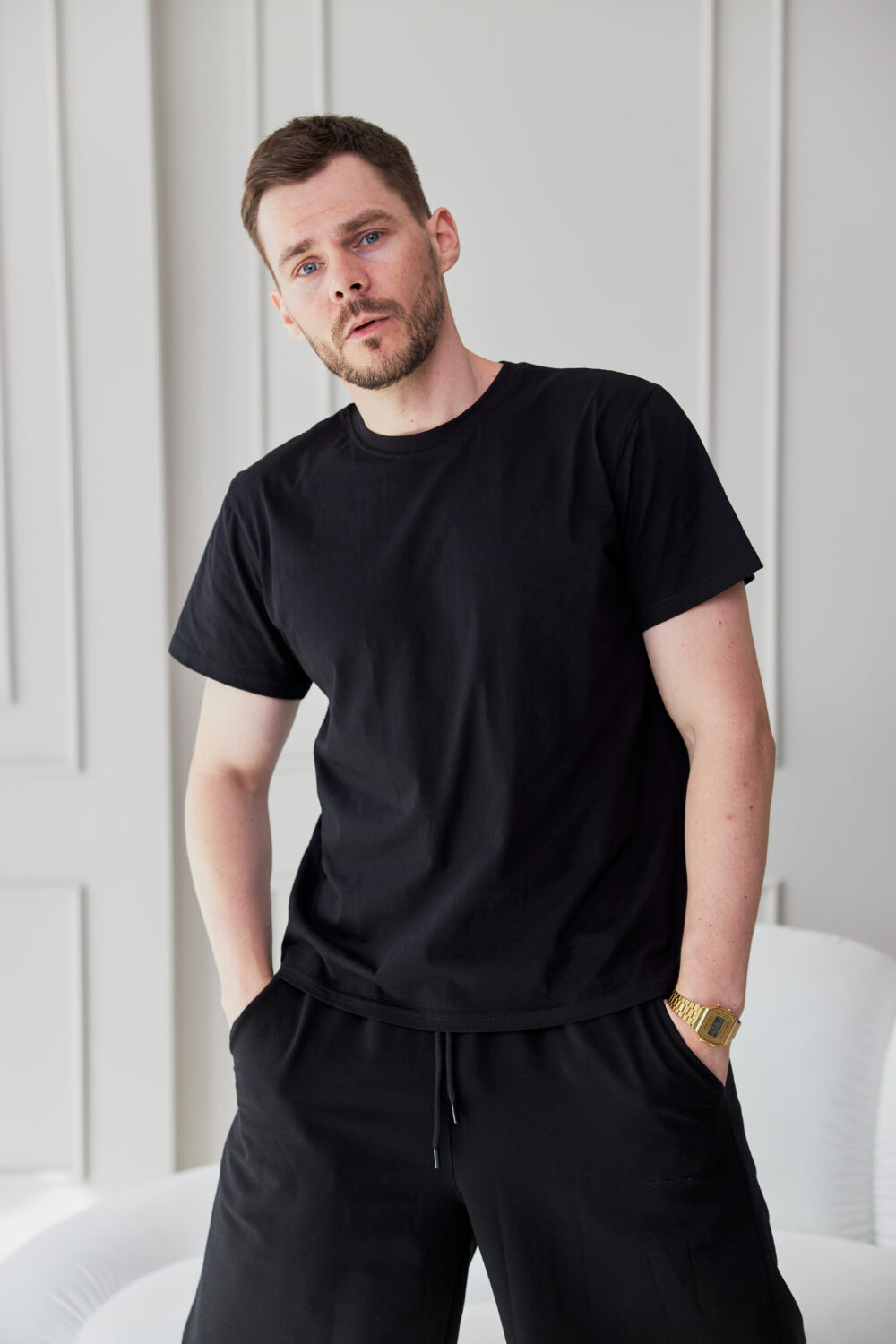 Чоловічі спортивні шорти прямого крою з трикотажу