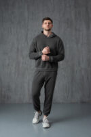 Чоловічий спортивний костюм з капюшоном та джогерами