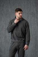 Чоловічий спортивний костюм з капюшоном та джогерами
