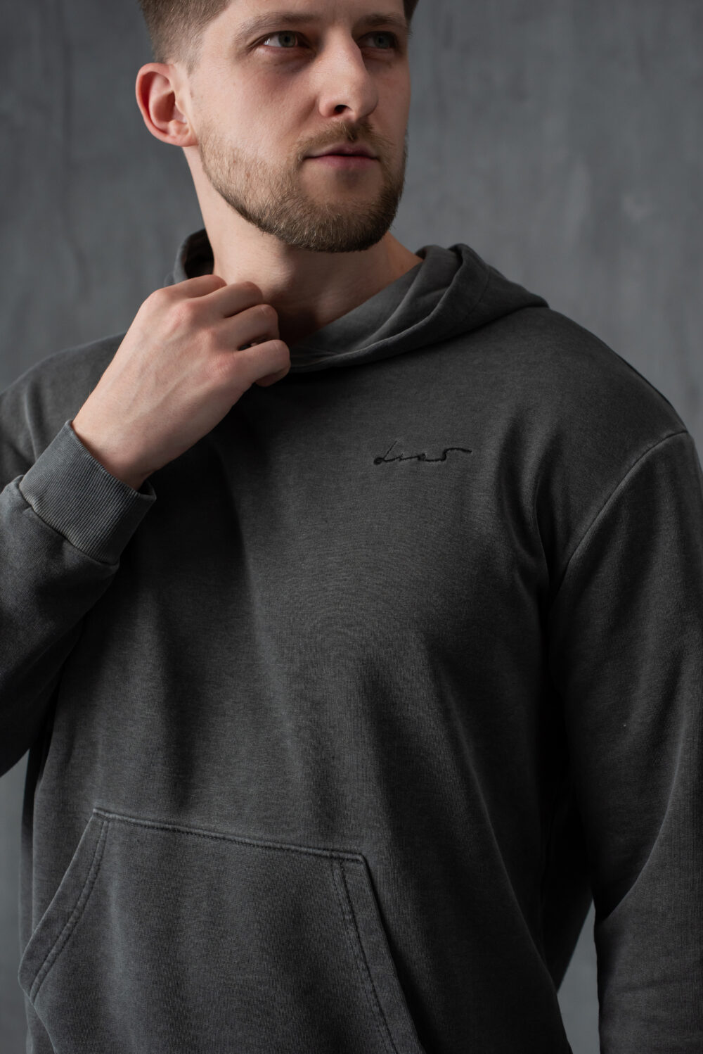 Чоловічий спортивний костюм з капюшоном та джогерами