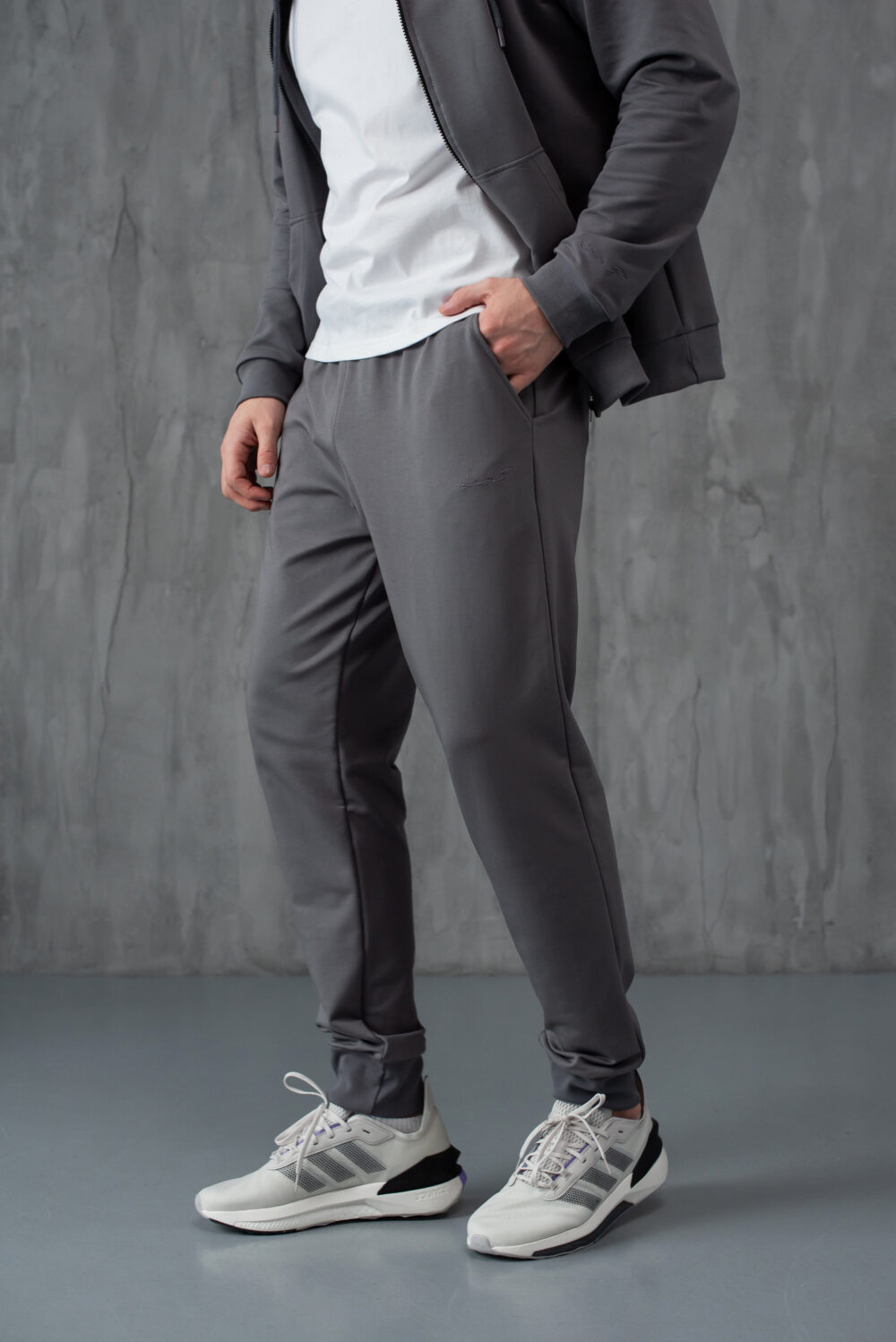 Чоловічі штани — чіткий силует і акуратна посадка