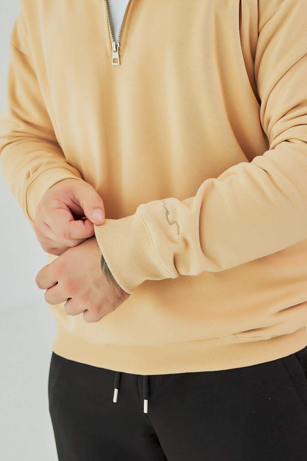 Чоловіча кофта на короткому замку з щільного трикотажу